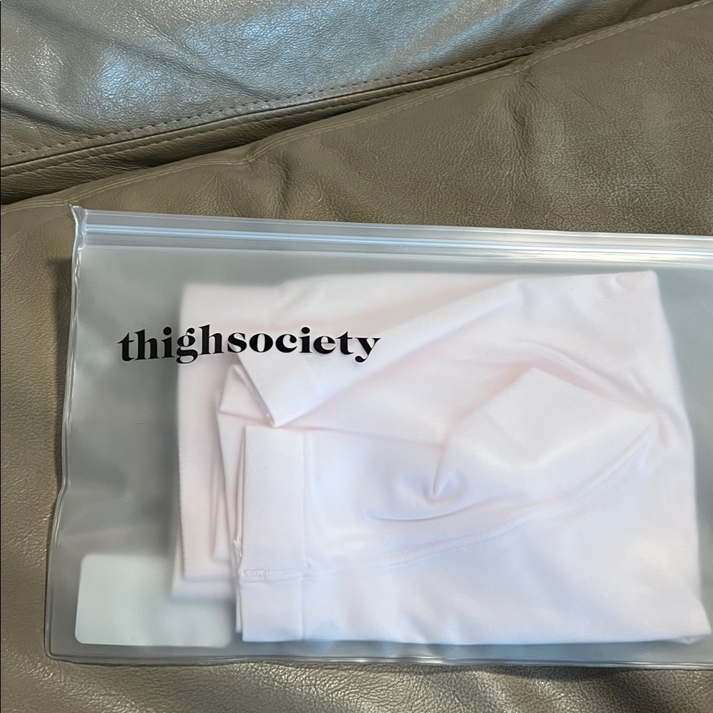 Thigh Society women’s pink shape wear 7” inseam - Picture 3 of 4